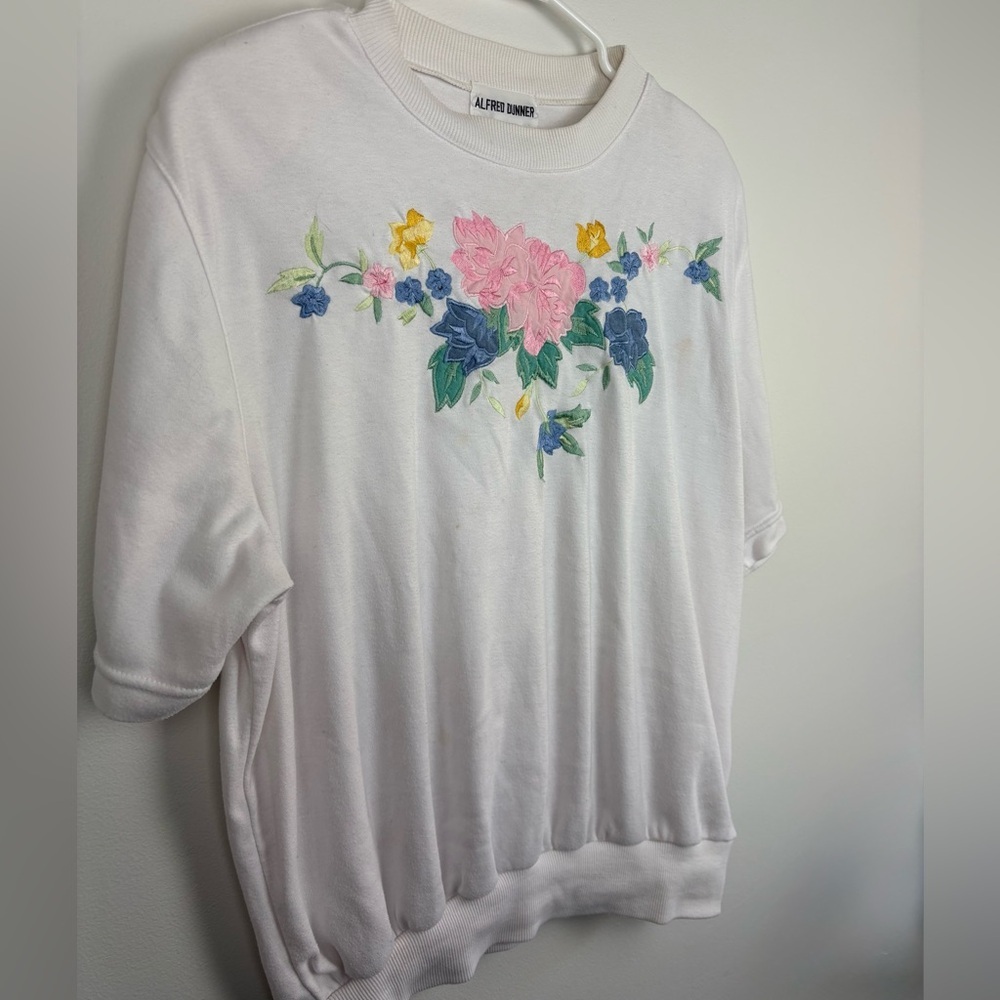 Vintage Alfred Dunner White Ribbed Collar Pullover w/floral appliqué sz L